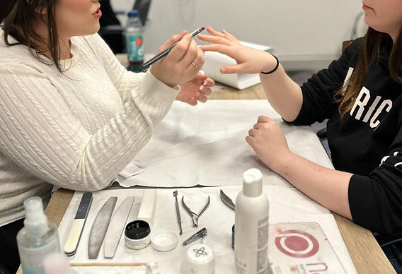 How Do I Become a Nail Tech