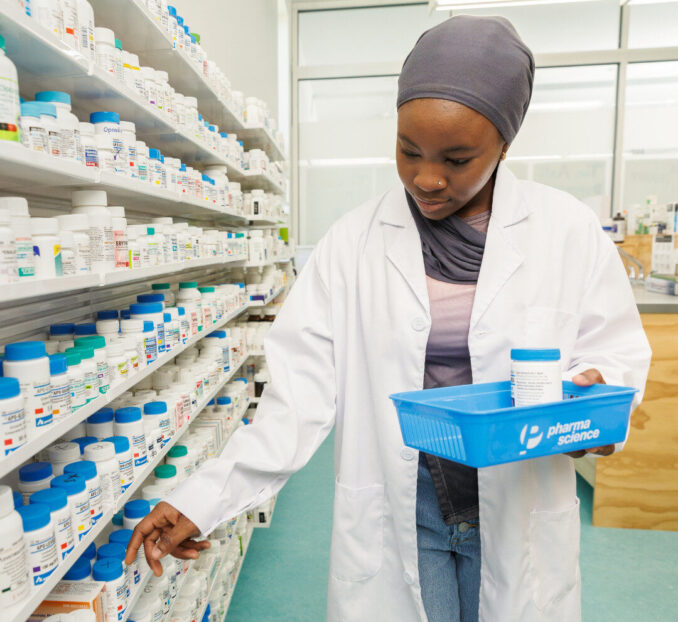 How to Be a Pharmacy Tech