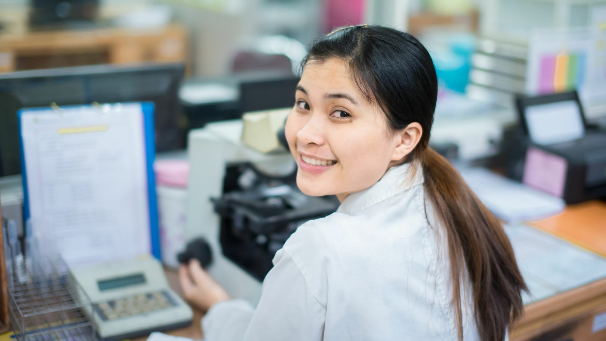 What Does a Medical Tech Do: Key Roles and Career Insights