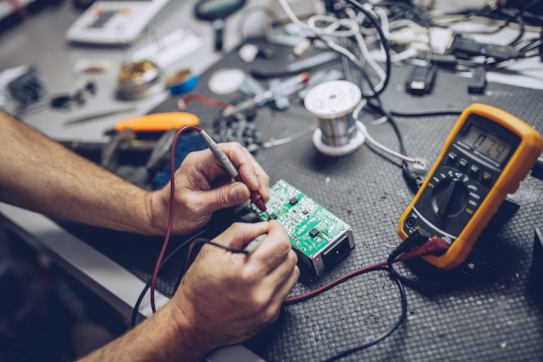What Equipment for a Electronic Repair Tech