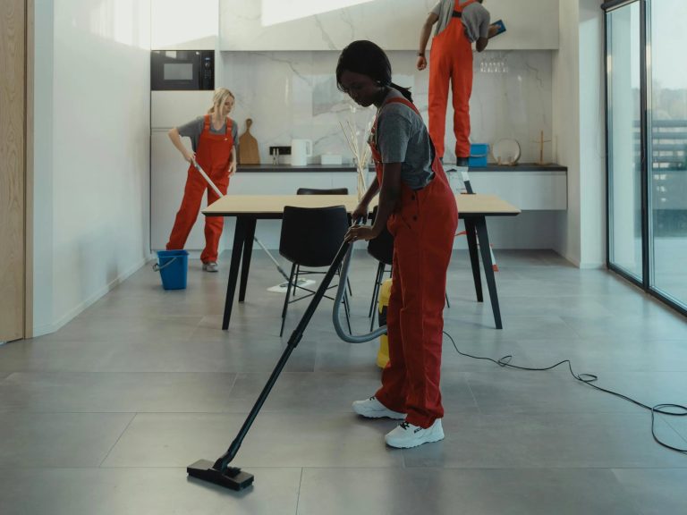 What is a Floor Tech