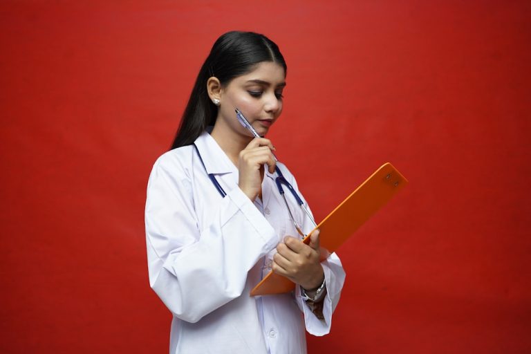 How Long is Pharmacy Tech Training: Quick Guide to Course Length