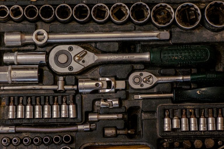 What is a Lube Tech: Essential Roles and Expert Insights